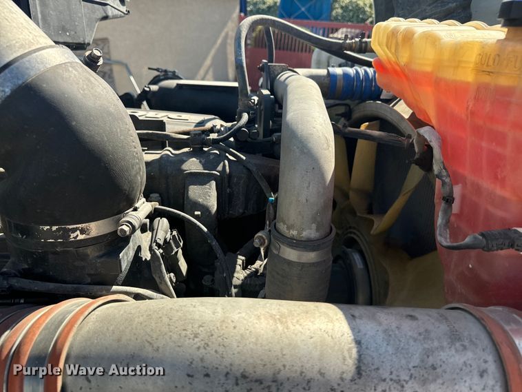 image for item EI4027 2014 Kenworth T680 semi truck