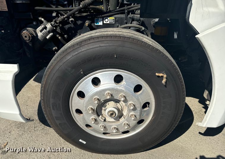 image for item EI4027 2014 Kenworth T680 semi truck