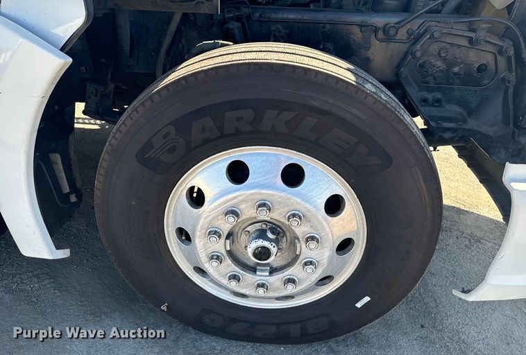 image for item EI4027 2014 Kenworth T680 semi truck