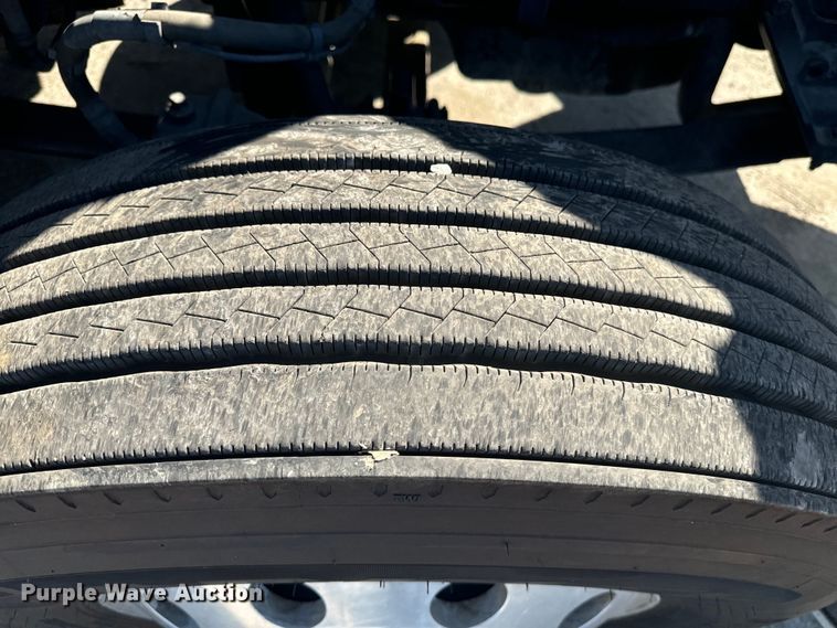 image for item EI4027 2014 Kenworth T680 semi truck