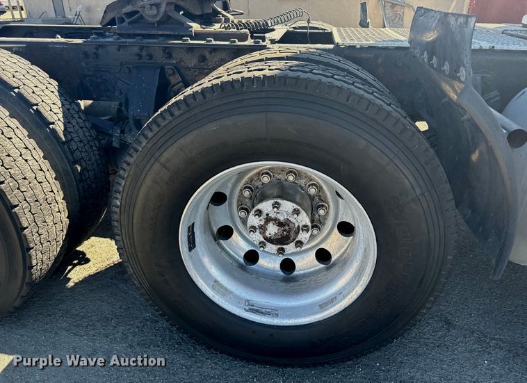 image for item EI4027 2014 Kenworth T680 semi truck