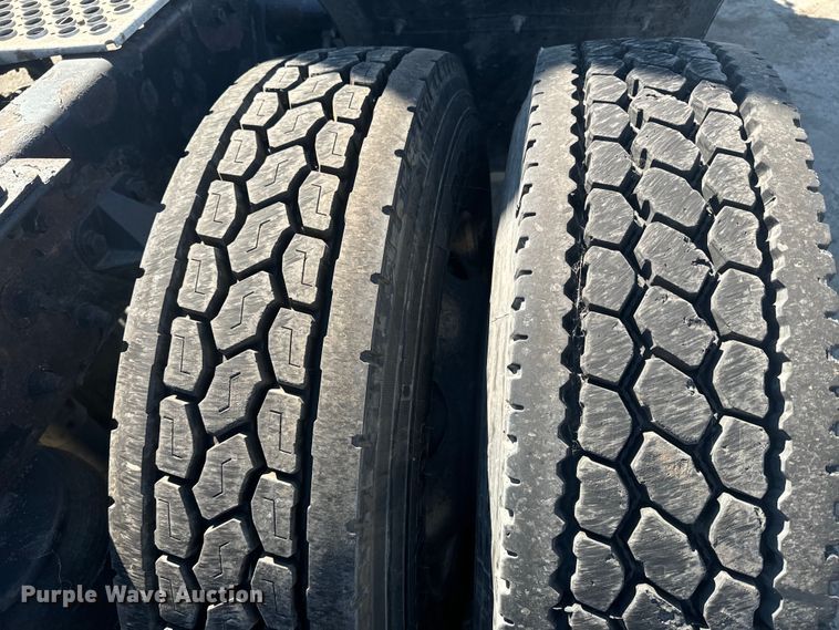 image for item EI4027 2014 Kenworth T680 semi truck