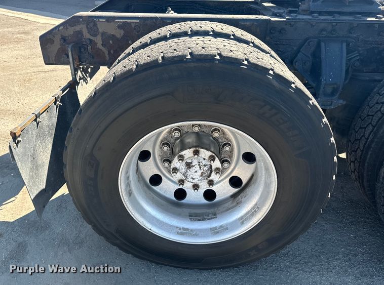 image for item EI4027 2014 Kenworth T680 semi truck