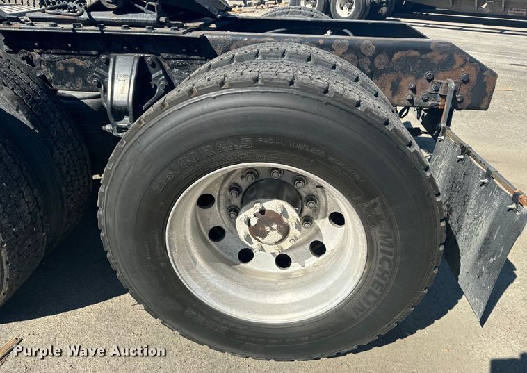 image for item EI4027 2014 Kenworth T680 semi truck