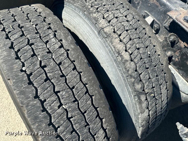 image for item EI4027 2014 Kenworth T680 semi truck