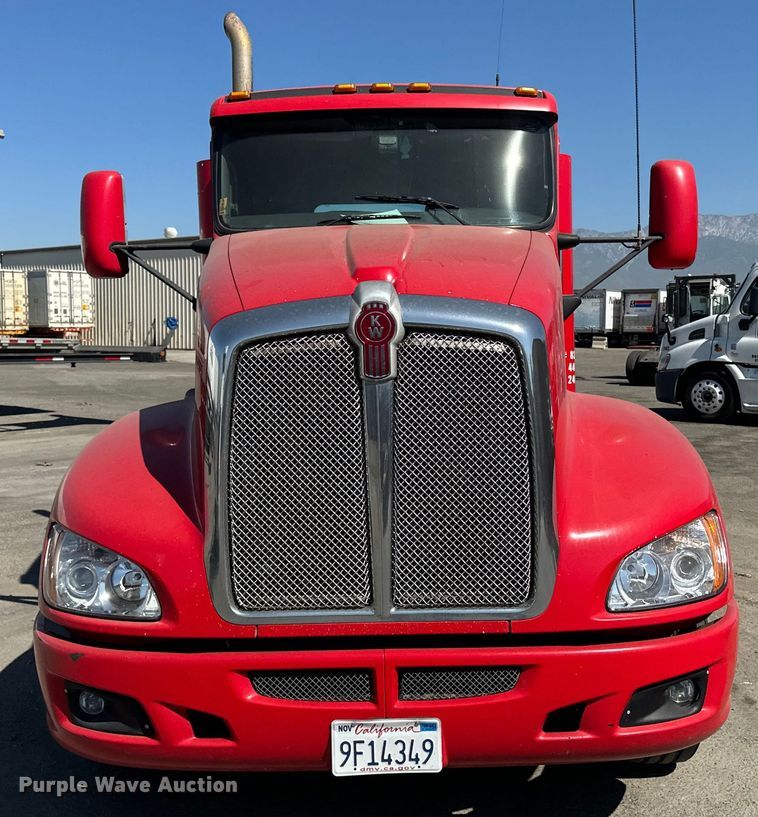image for item EI4028 2014 Kenworth T660 semi truck