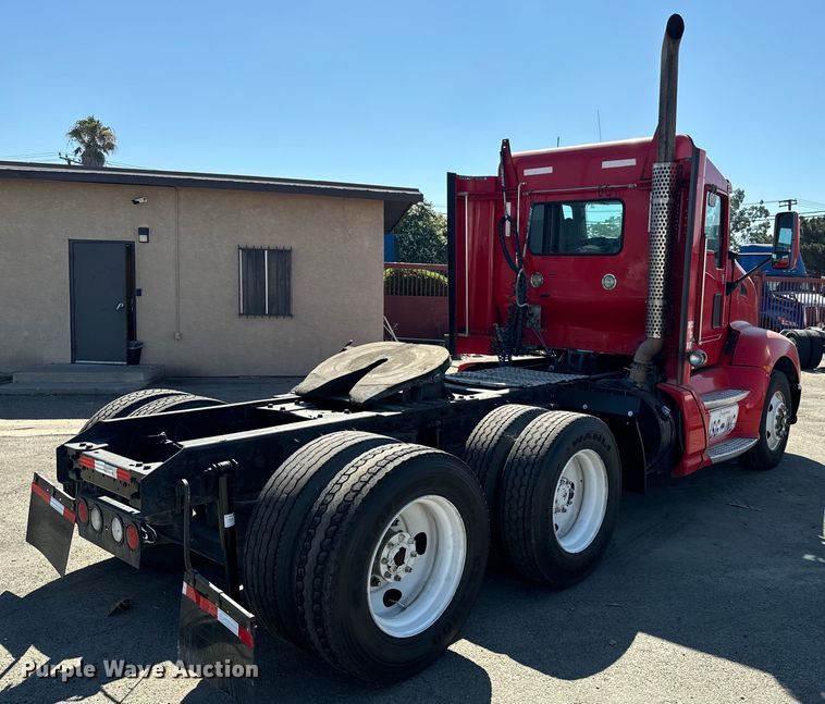 image for item EI4028 2014 Kenworth T660 semi truck