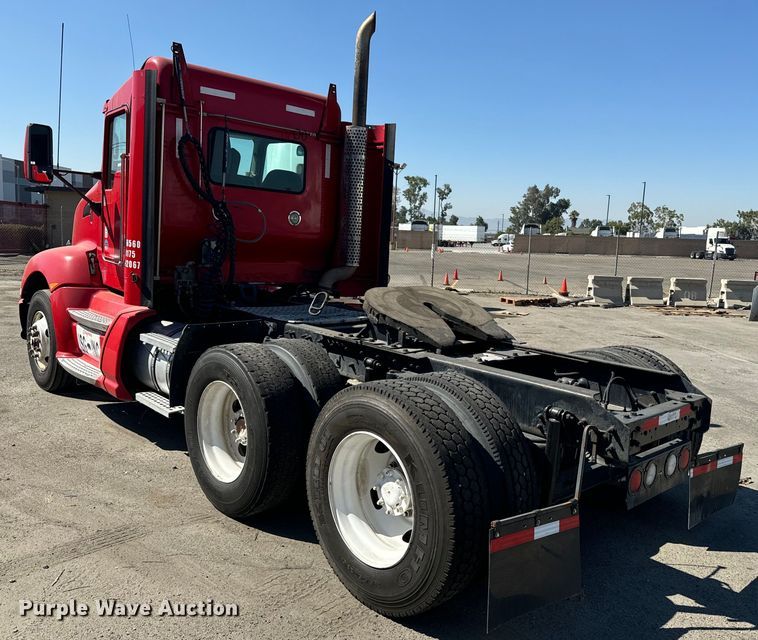 image for item EI4028 2014 Kenworth T660 semi truck
