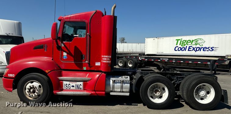 image for item EI4028 2014 Kenworth T660 semi truck