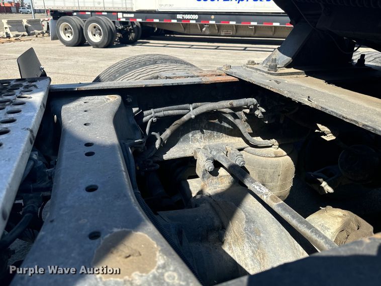 image for item EI4028 2014 Kenworth T660 semi truck