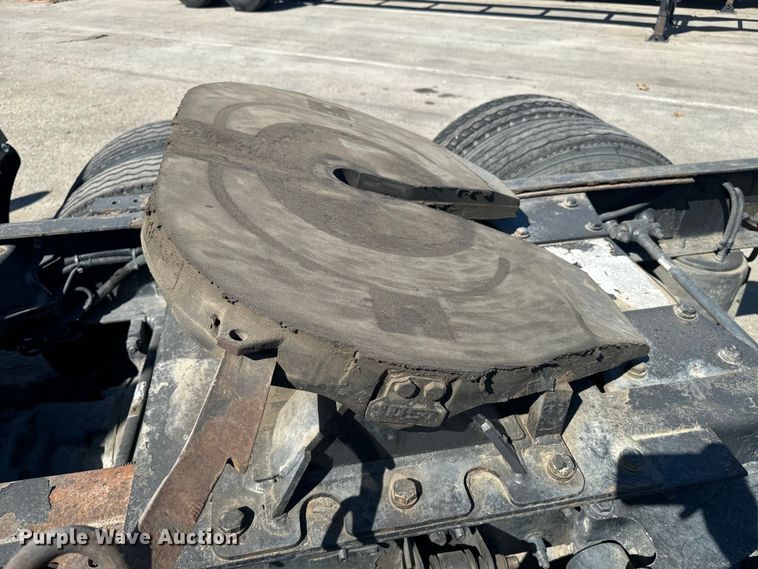 image for item EI4028 2014 Kenworth T660 semi truck