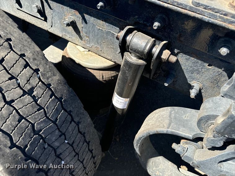 image for item EI4028 2014 Kenworth T660 semi truck