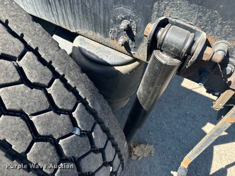 image for item EI4028 2014 Kenworth T660 semi truck