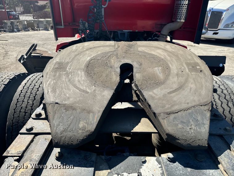 image for item EI4028 2014 Kenworth T660 semi truck