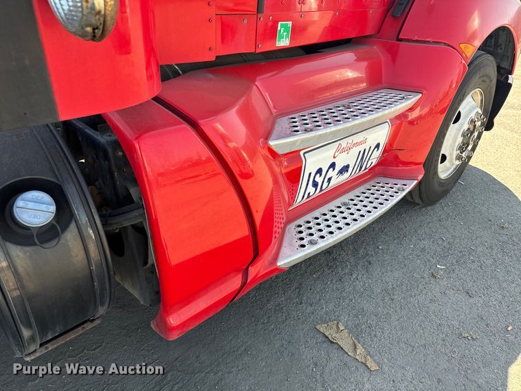 image for item EI4028 2014 Kenworth T660 semi truck