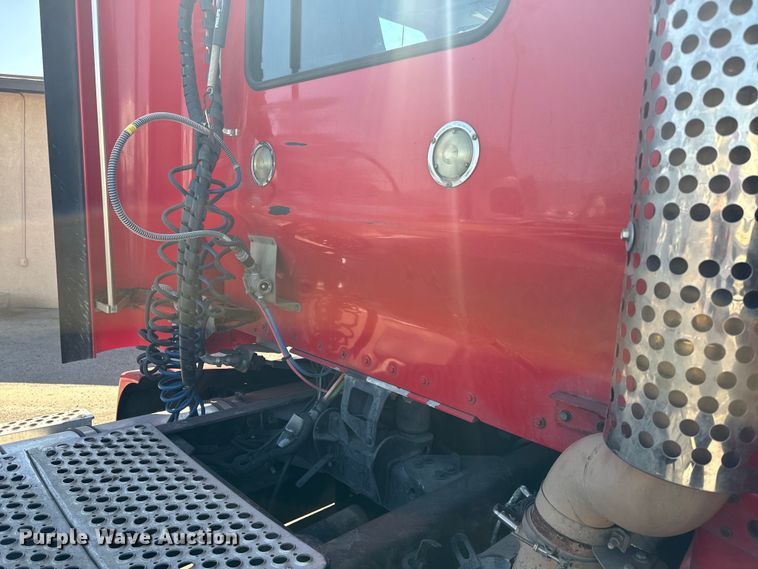 image for item EI4028 2014 Kenworth T660 semi truck