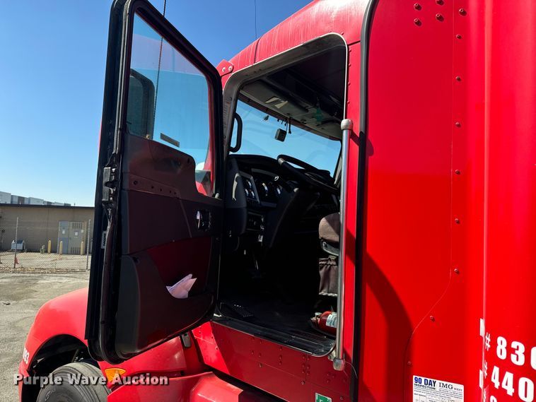 image for item EI4028 2014 Kenworth T660 semi truck