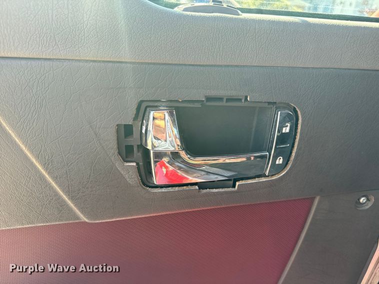 image for item EI4028 2014 Kenworth T660 semi truck