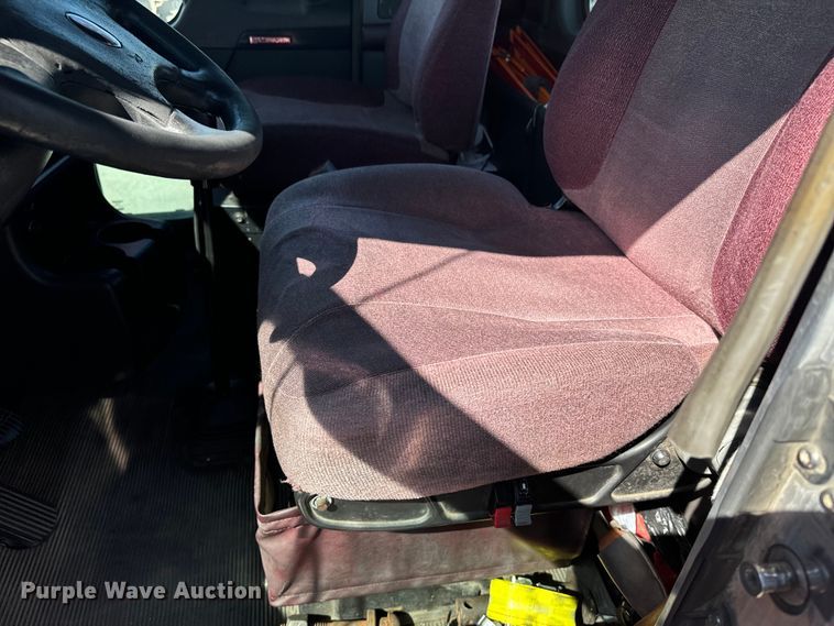 image for item EI4028 2014 Kenworth T660 semi truck