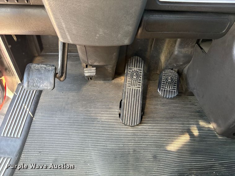 image for item EI4028 2014 Kenworth T660 semi truck