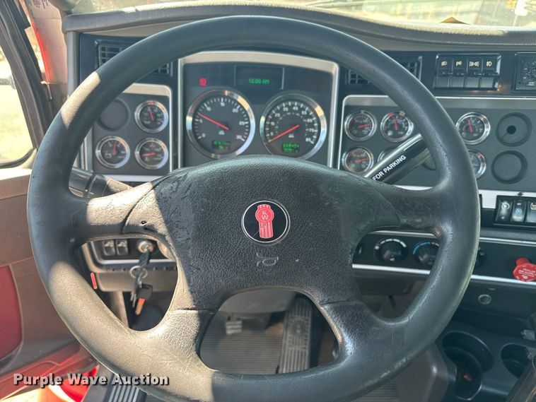 image for item EI4028 2014 Kenworth T660 semi truck