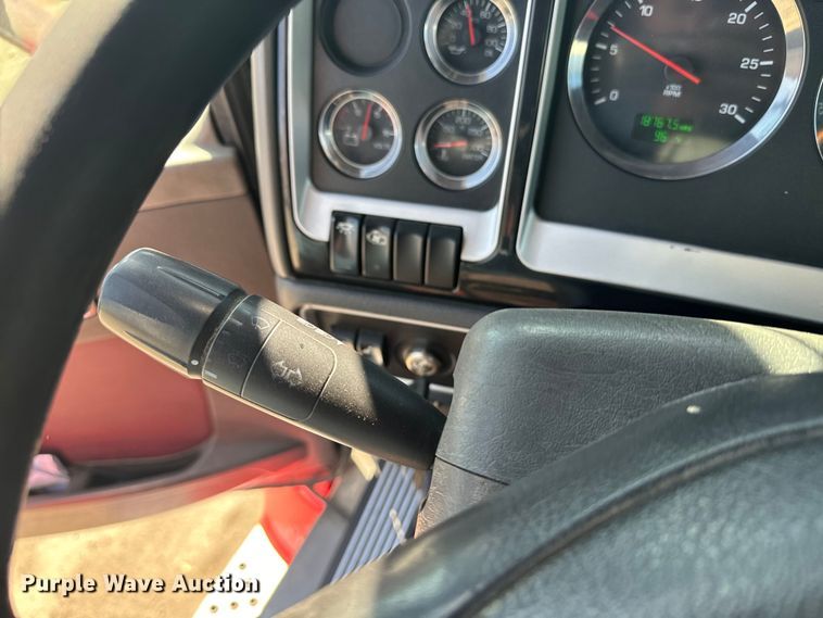 image for item EI4028 2014 Kenworth T660 semi truck