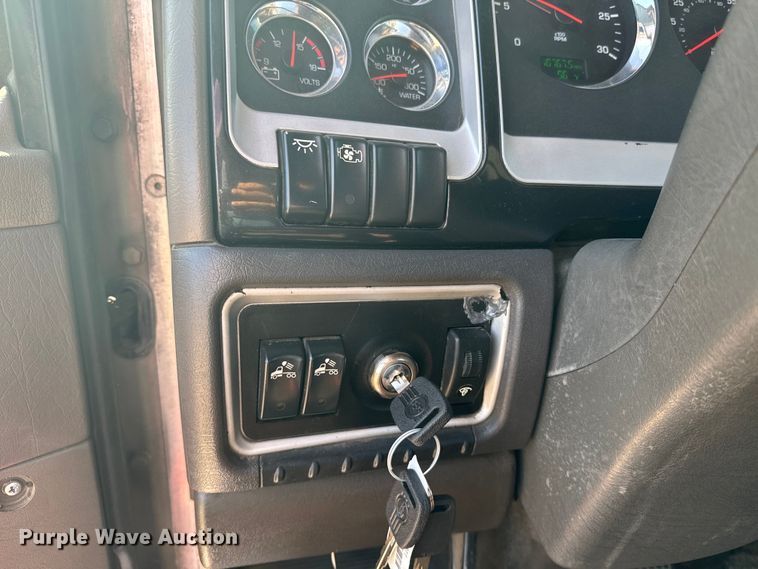 image for item EI4028 2014 Kenworth T660 semi truck