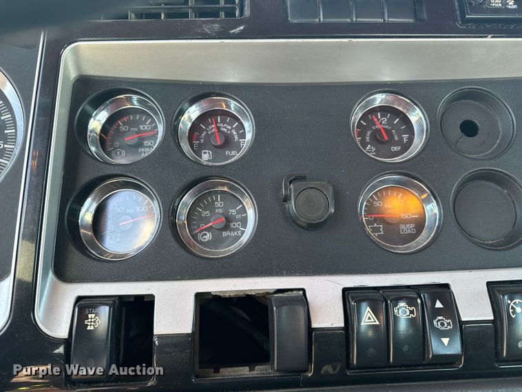 image for item EI4028 2014 Kenworth T660 semi truck