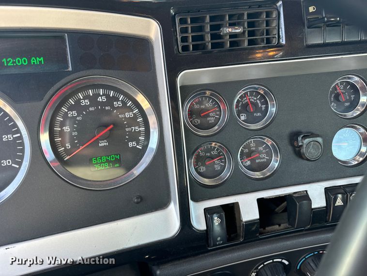 image for item EI4028 2014 Kenworth T660 semi truck