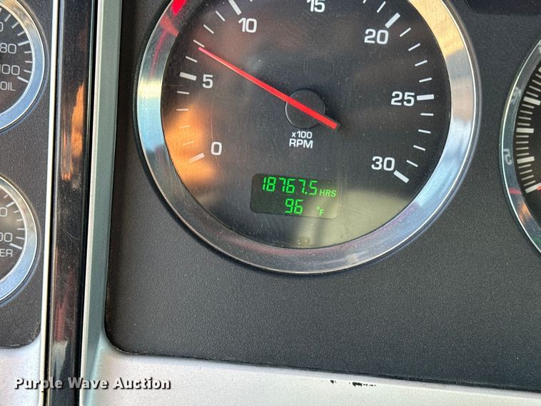 image for item EI4028 2014 Kenworth T660 semi truck