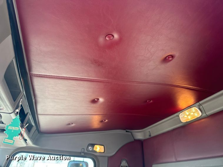 image for item EI4028 2014 Kenworth T660 semi truck