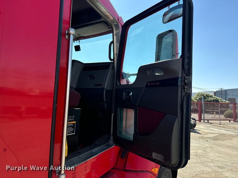 image for item EI4028 2014 Kenworth T660 semi truck