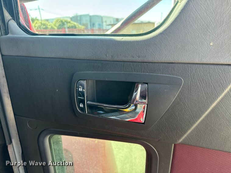 image for item EI4028 2014 Kenworth T660 semi truck