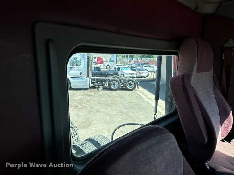 image for item EI4028 2014 Kenworth T660 semi truck