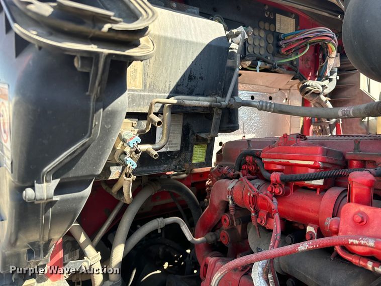 image for item EI4028 2014 Kenworth T660 semi truck