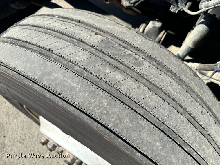 image for item EI4028 2014 Kenworth T660 semi truck