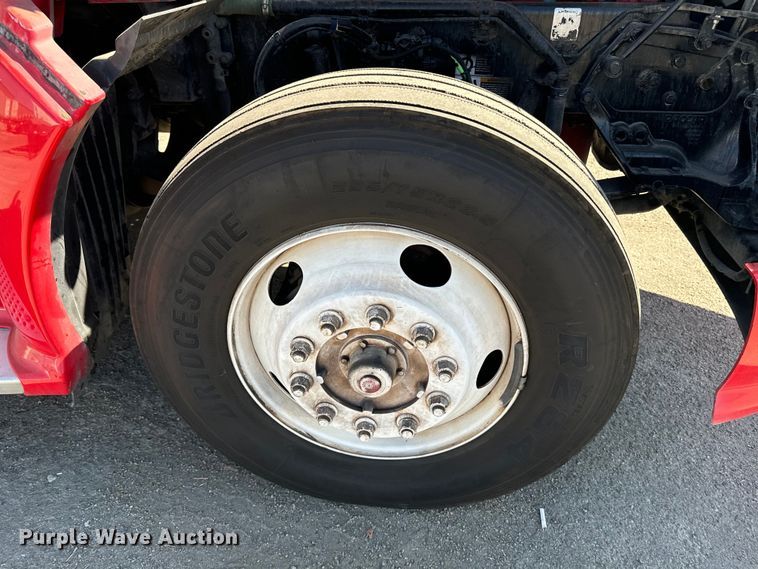 image for item EI4028 2014 Kenworth T660 semi truck