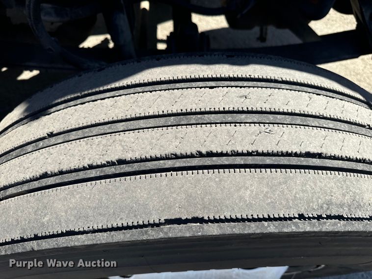 image for item EI4028 2014 Kenworth T660 semi truck