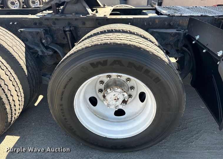 image for item EI4028 2014 Kenworth T660 semi truck