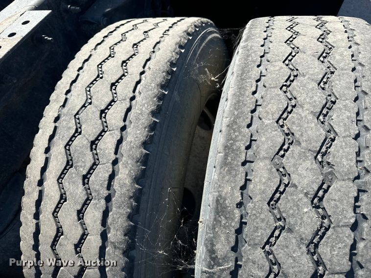 image for item EI4028 2014 Kenworth T660 semi truck