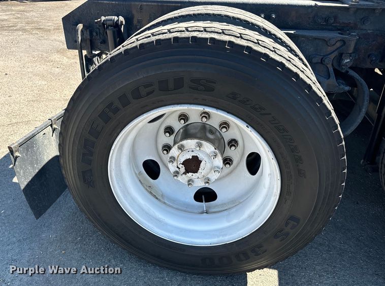 image for item EI4028 2014 Kenworth T660 semi truck