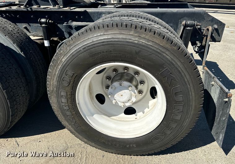 image for item EI4028 2014 Kenworth T660 semi truck