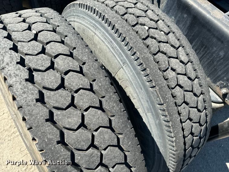 image for item EI4028 2014 Kenworth T660 semi truck