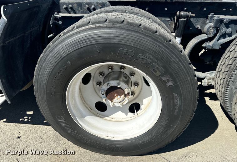 image for item EI4028 2014 Kenworth T660 semi truck