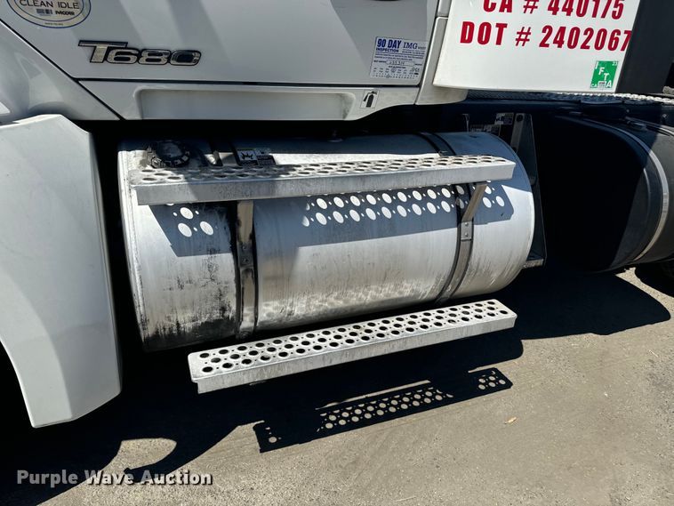 image for item EI4029 2014 Kenworth T680 semi truck