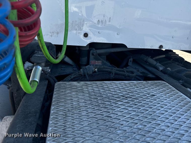 image for item EI4029 2014 Kenworth T680 semi truck