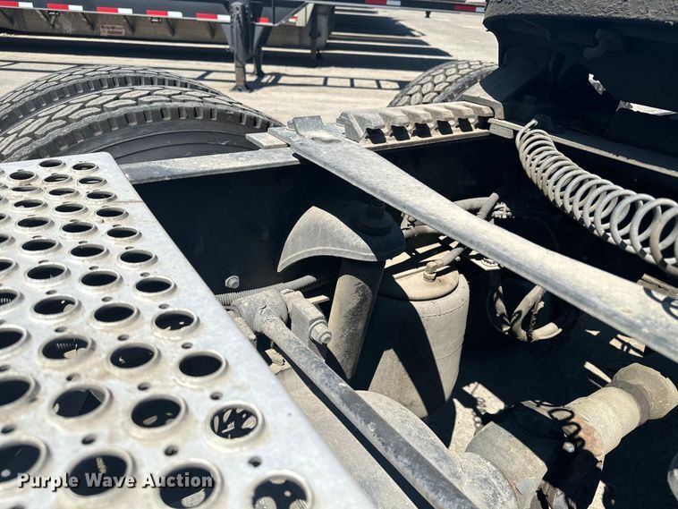 image for item EI4029 2014 Kenworth T680 semi truck