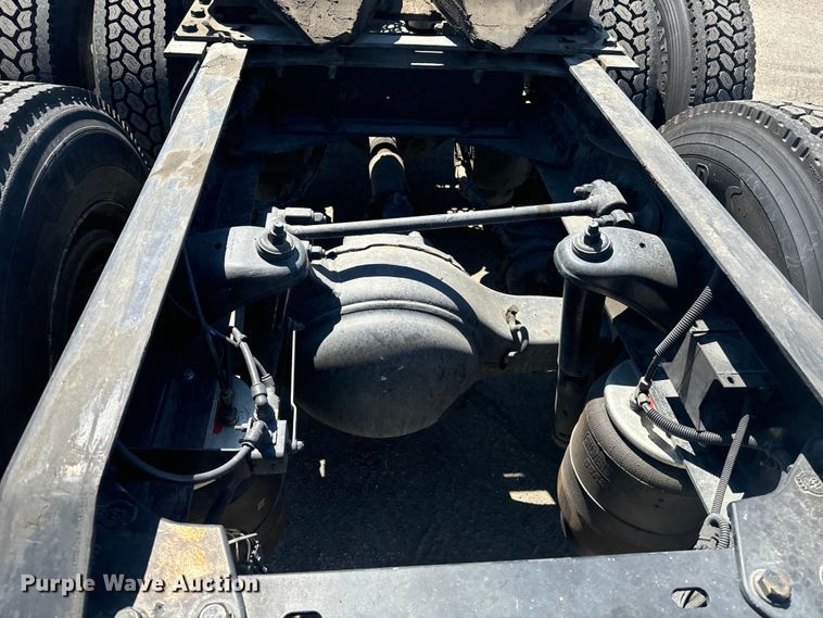 image for item EI4029 2014 Kenworth T680 semi truck