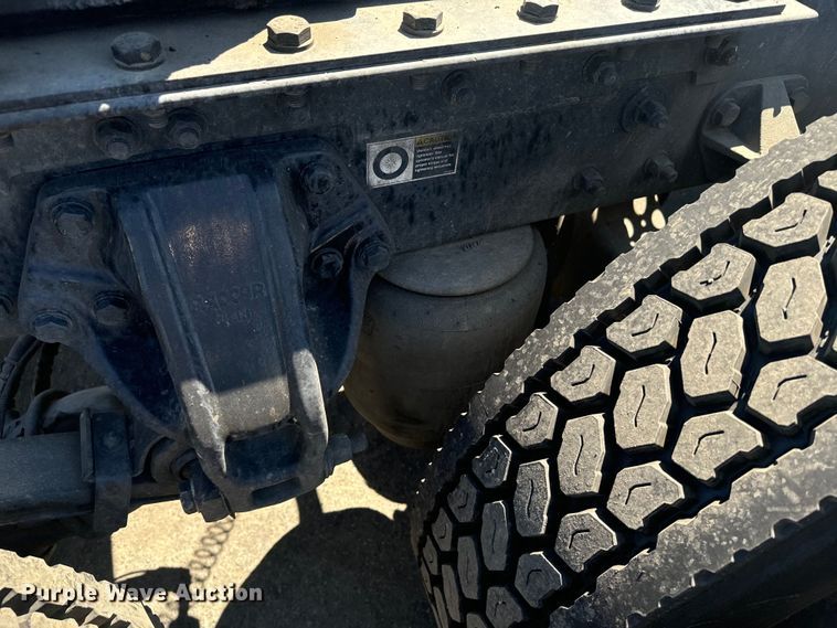 image for item EI4029 2014 Kenworth T680 semi truck