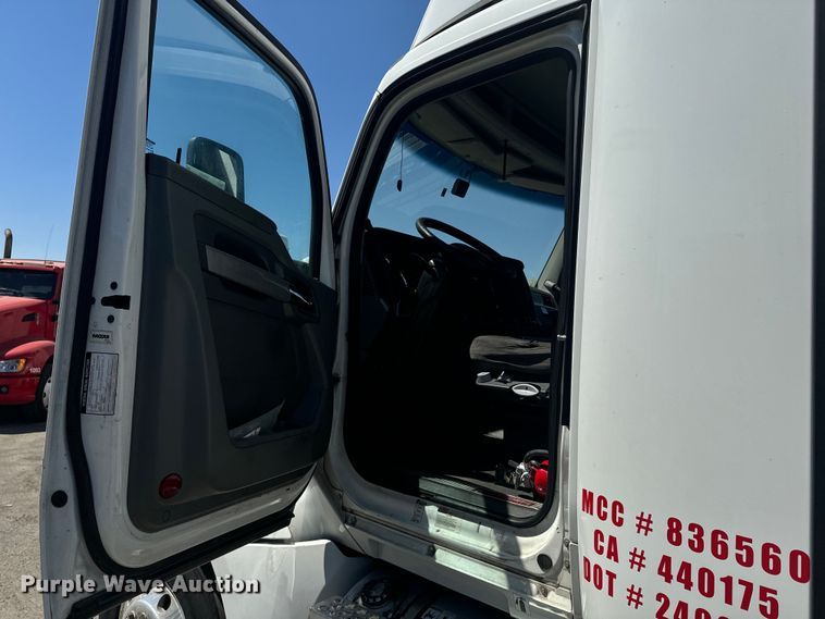 image for item EI4029 2014 Kenworth T680 semi truck